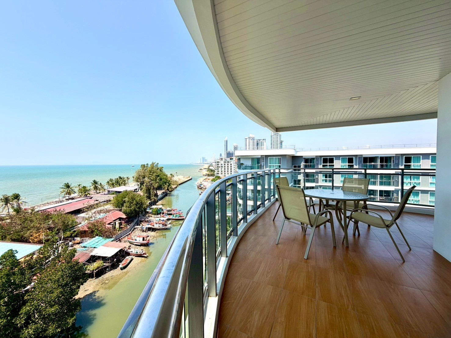 🌅 Top Floor Ocean View Condo – Whale Marina, Jomtien