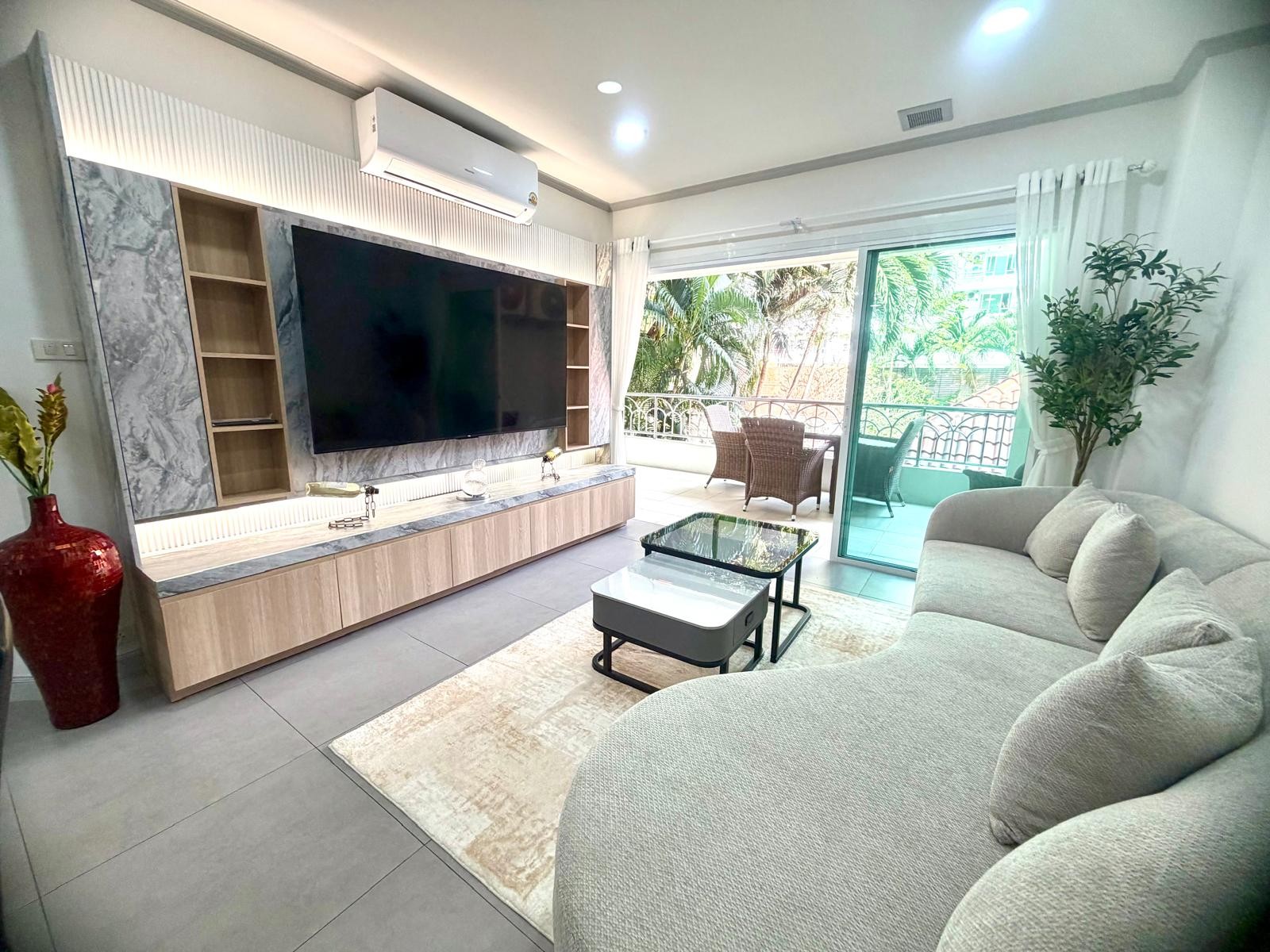 Turnkey Luxury & Massive Space in Prime Pratumnak!