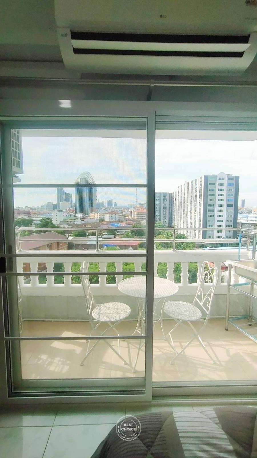 Fully Renovated Studio at Nirun Condo building D Center Pattaya