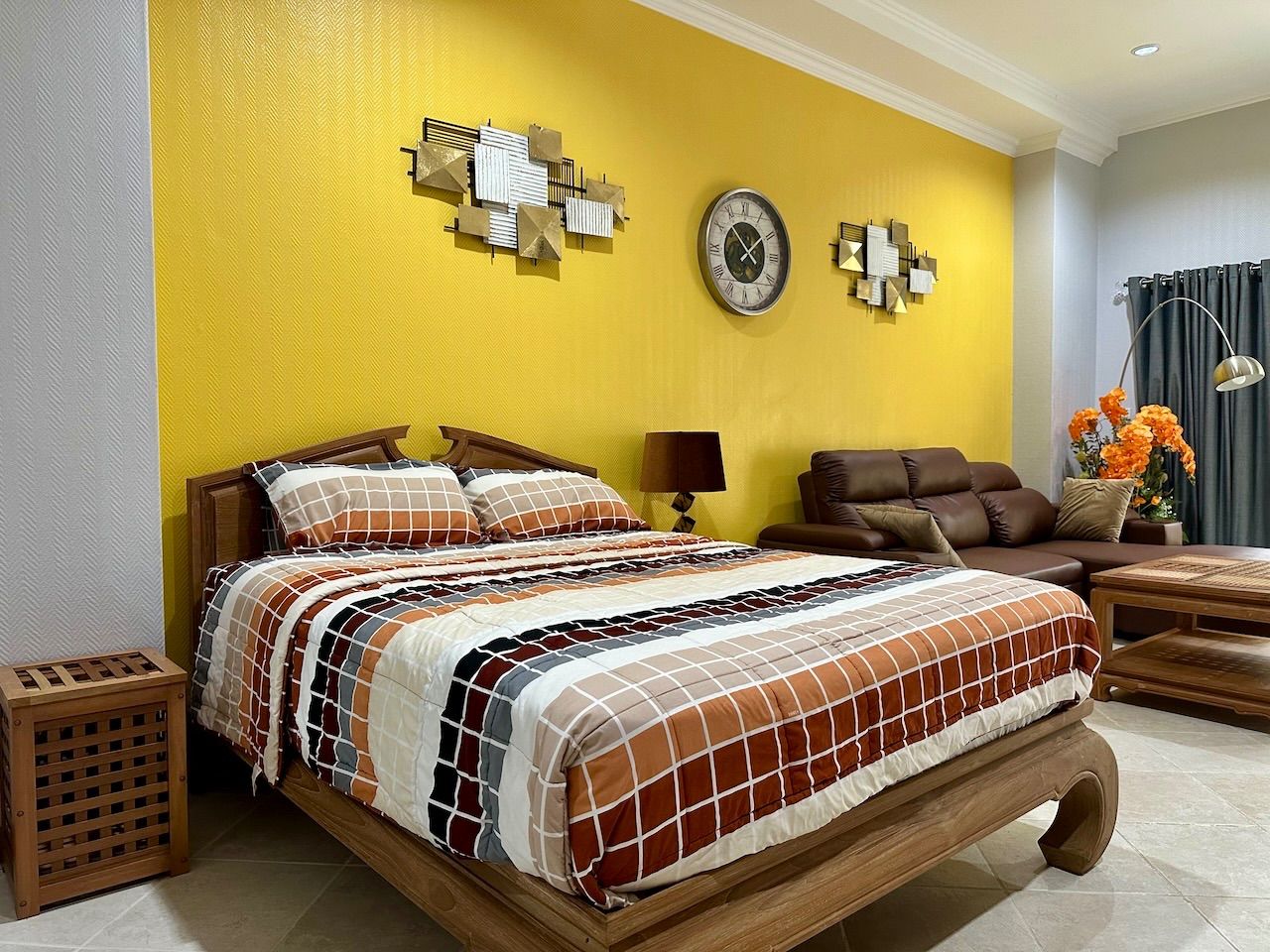 Large Luxurious Studio with terrace for rent