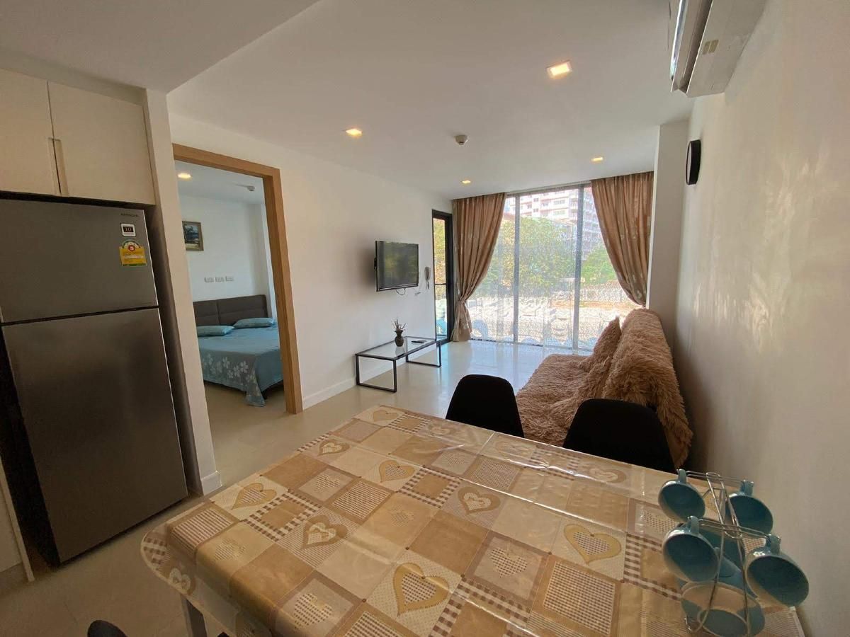 Sleek 1 Bedroom with City View in Pratumnak