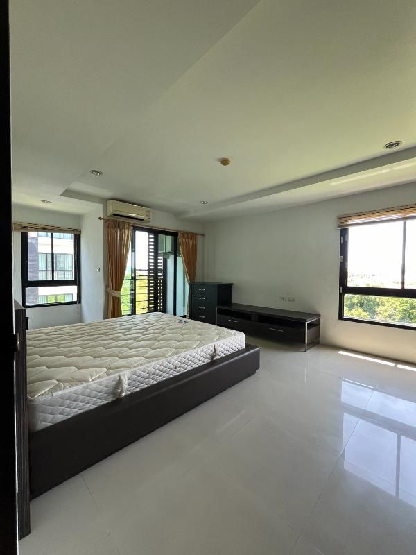 Spacious 1BR with Pool View in Na Jomtien