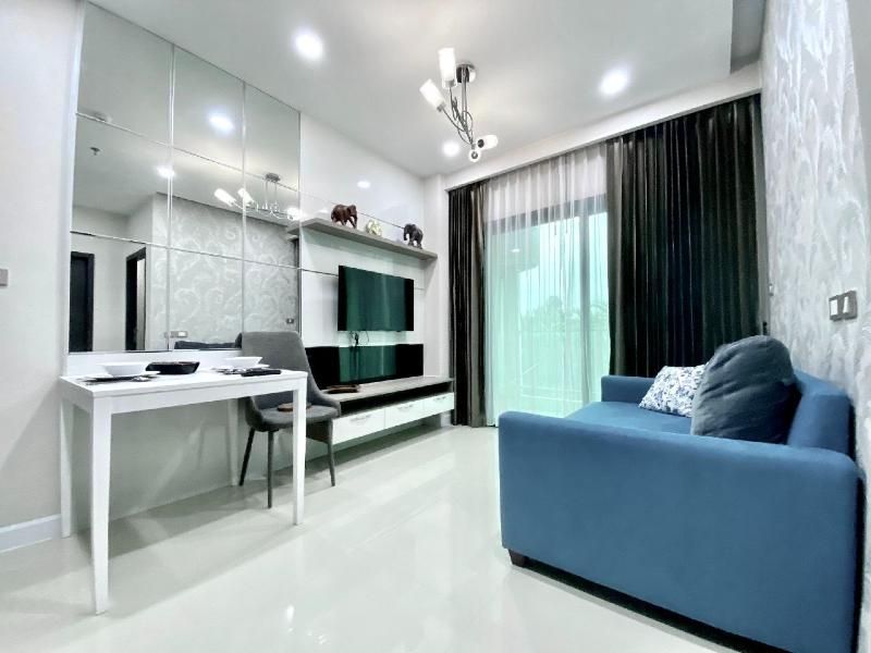 Homey 1BR / 1 Bath with Garden View