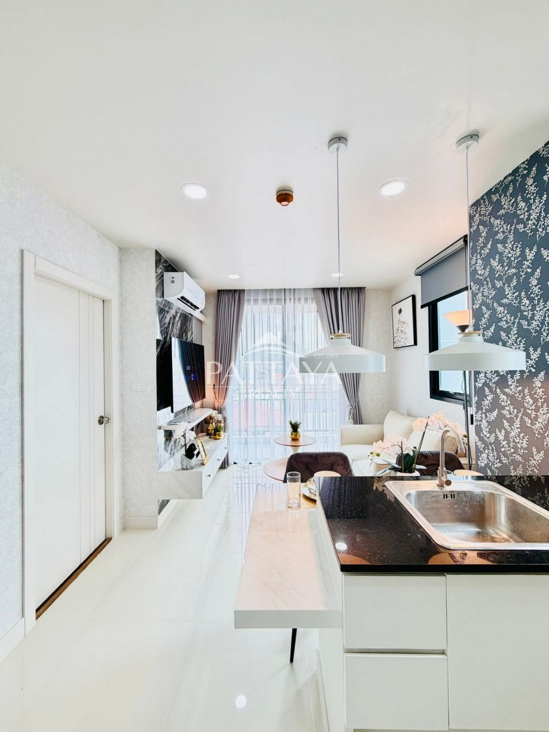 Condo apartment for sale in Infiniti Condo, East Pattaya.