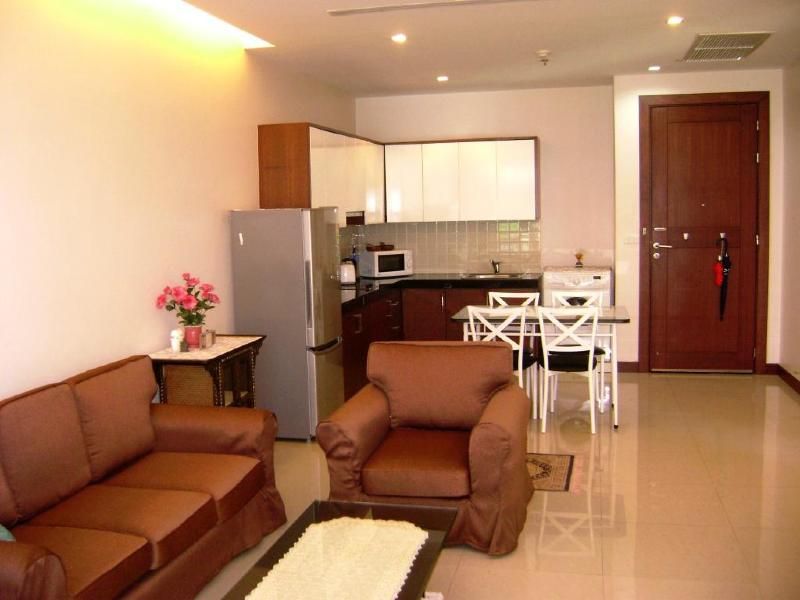 Charming 1 BR Apartment