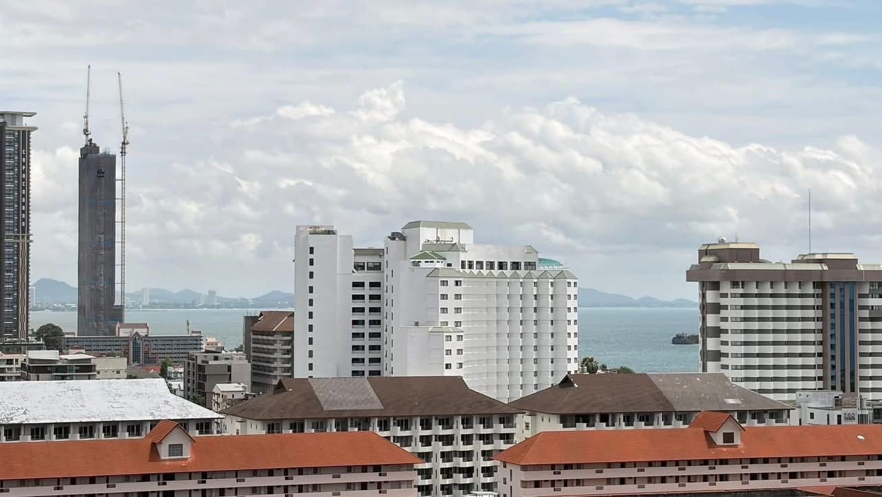 Nice Location Studio 48 SQM. @ View Talay 5D