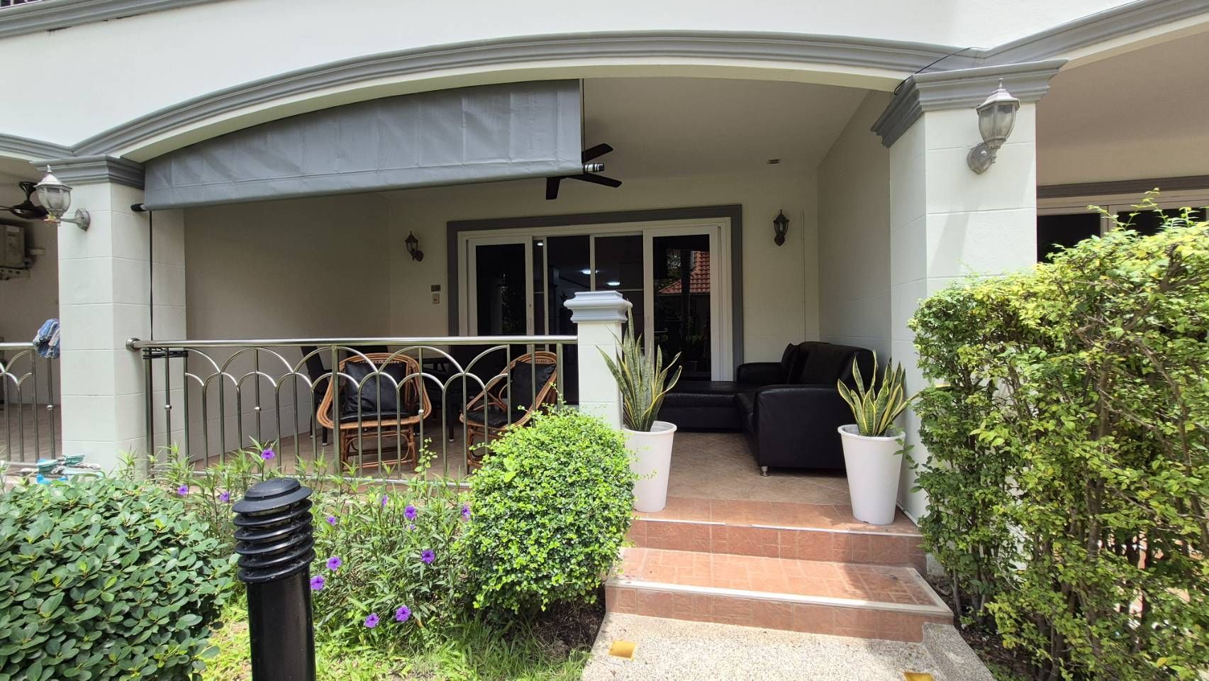 Beautiful 2 Bed 2 Bath unit for Rent