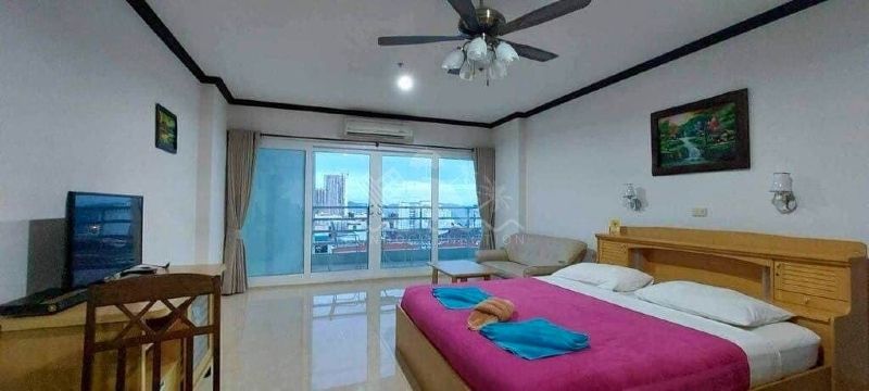 Stylish studio unit for sale at View Talay 5