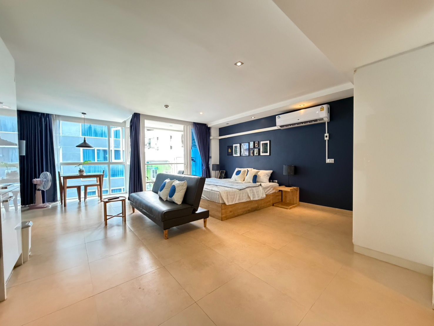 Centara Avenue Residence – Studio Room for Rent & Sale