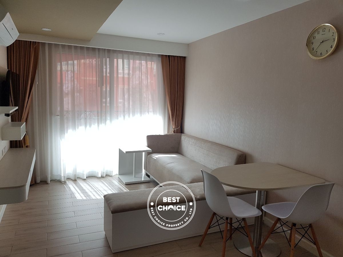 Beautiful 1 Bedroom with Pool View
