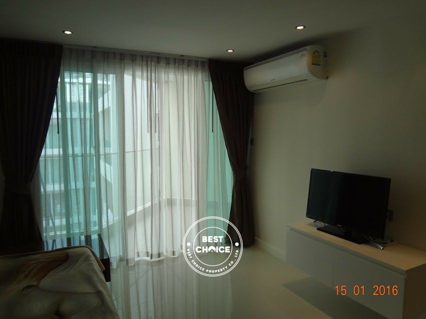 Cozy 1 Bedroom with Pool View