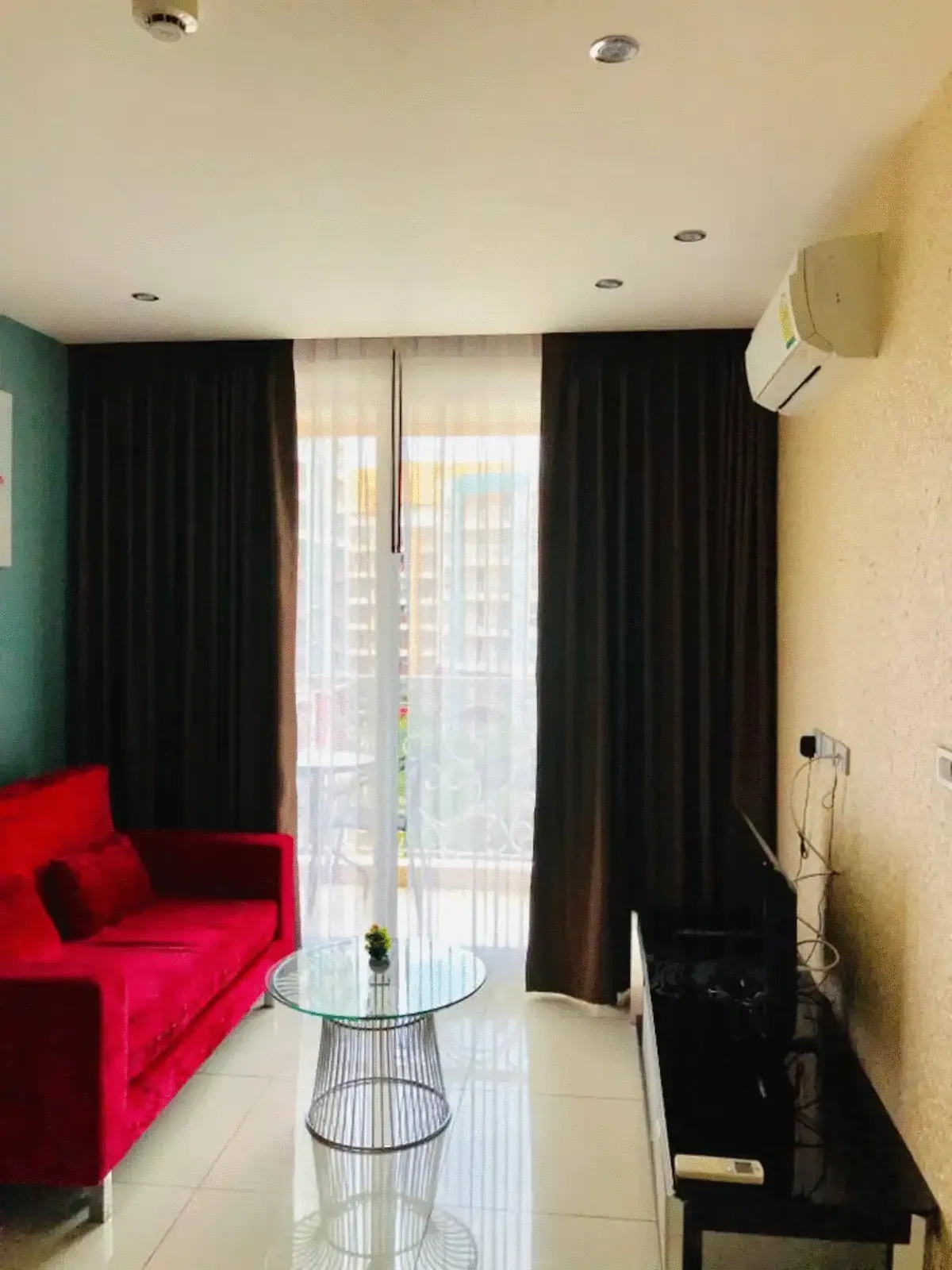 Unit A706, room with spectacular view towards the big pool
