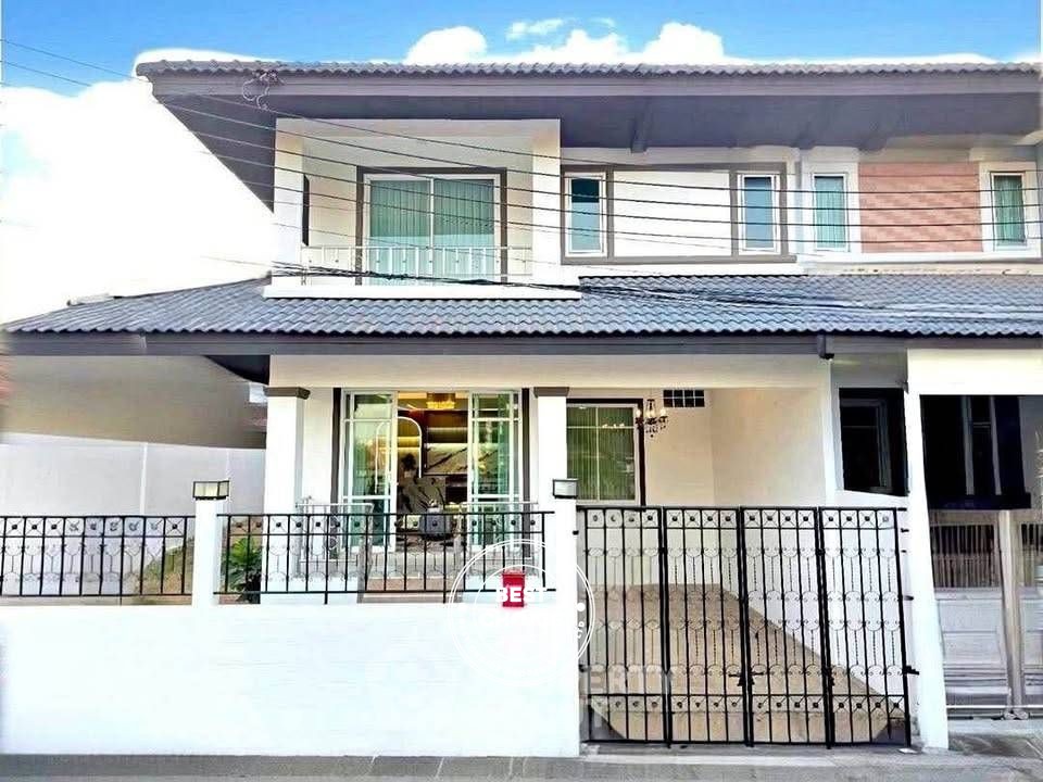 4-BR Semi-detached House close to East Pattaya