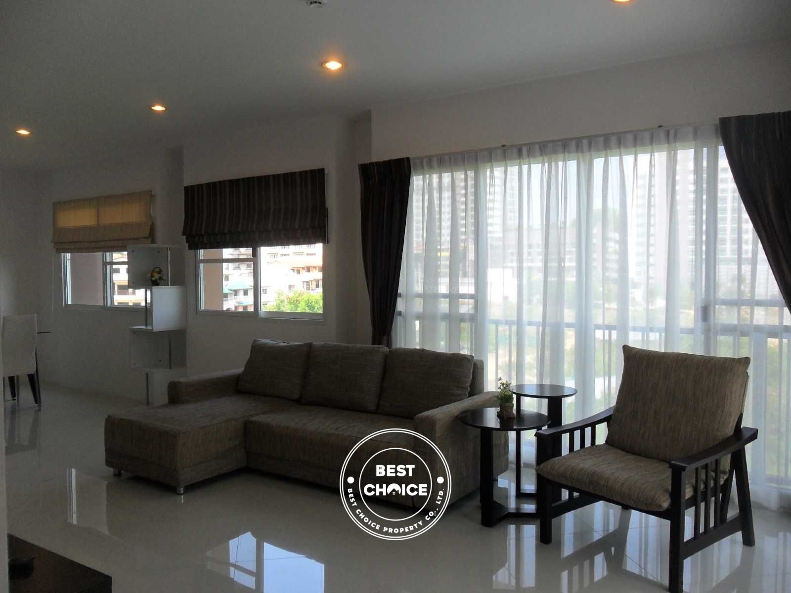 Spacious 1 BR with Pool View