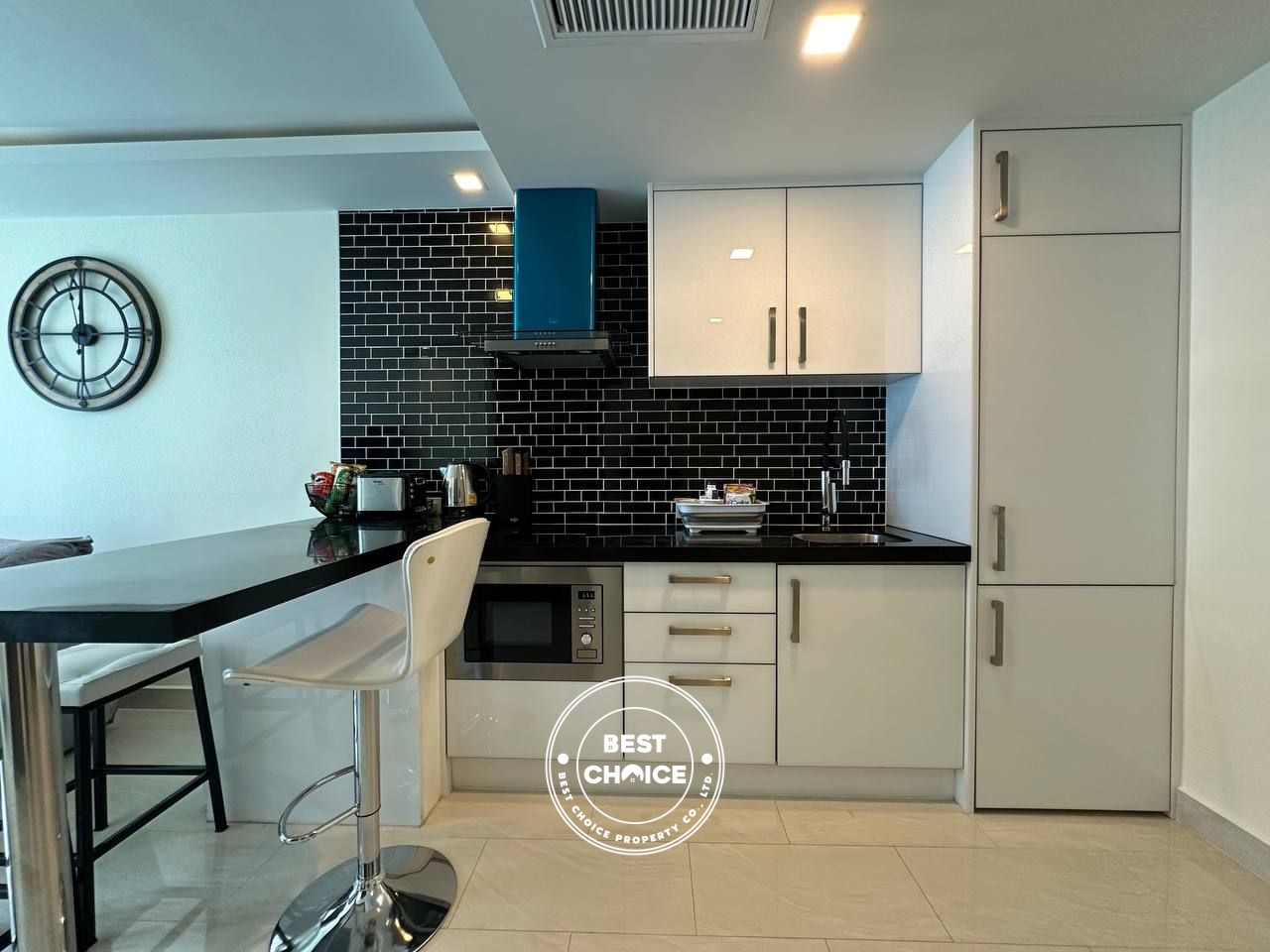 Grand Avenue I Perfect Location | Monthstay Z