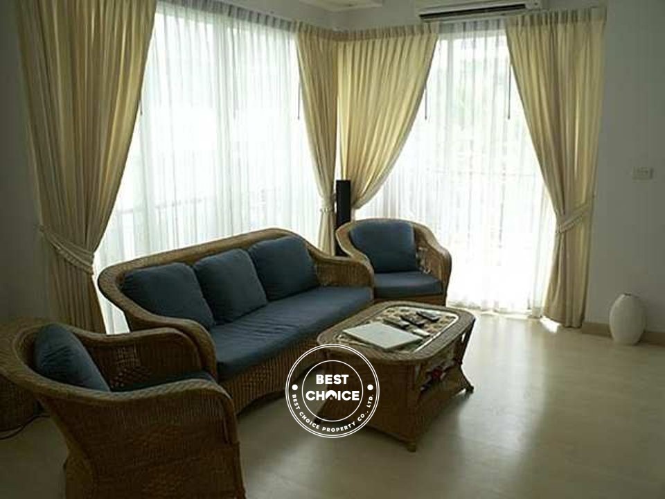 SPACIOUS 1 BEDROOM